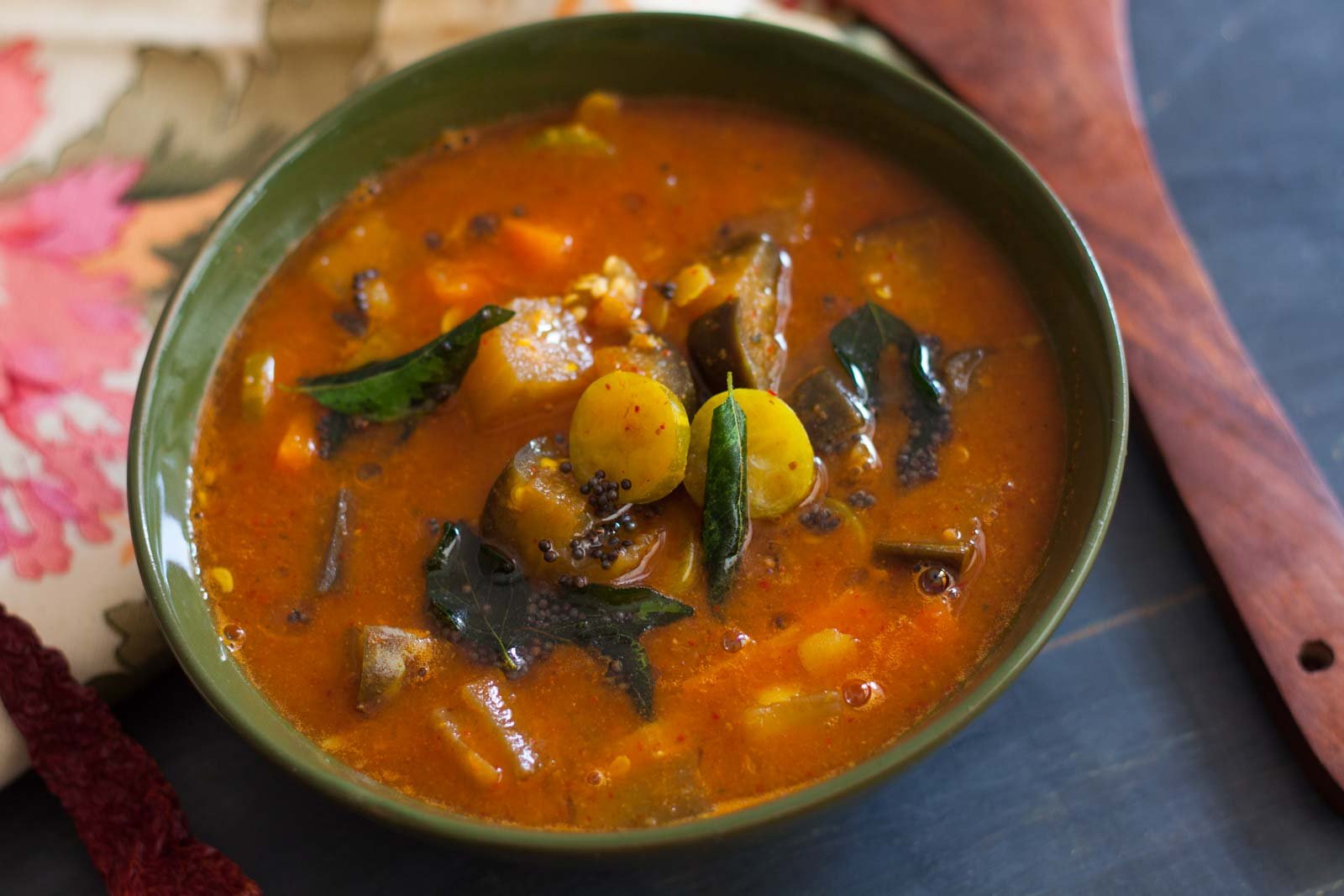 Udupi Style Thondekayi And Badnekayi Sambar Recipe – Ivy Gourd & Brinjal Sambar